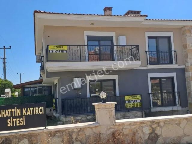 Foça Bağarası Merkez De Kiralık 2+1 Geniş Daire