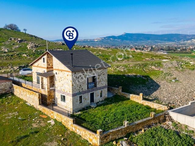 Foça Bağarası Villalar Bölgesinde Satılık Müstakil 5+2 Taş Villa