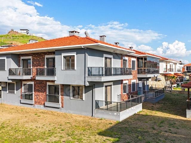 FOÇA BAĞARASI SİTE İÇERİSİNDE 2+1 SATILIK DAİRE