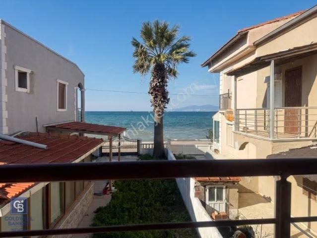 Foça Cumhuriyet Mah. Satılık Deniz Manzaralı 3+1 Villa