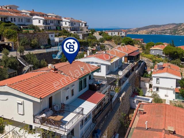 Foça Denizkent Sitesi'nde Satılık Bahçeli Ve Teraslı 3+1 Dubleks