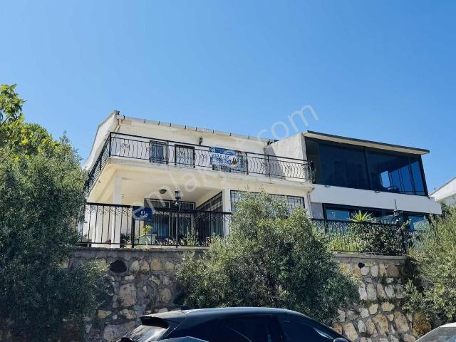 Foça Denizkentte Eşyalı Kiralık Deniz Manzaralı 4+1 Villa