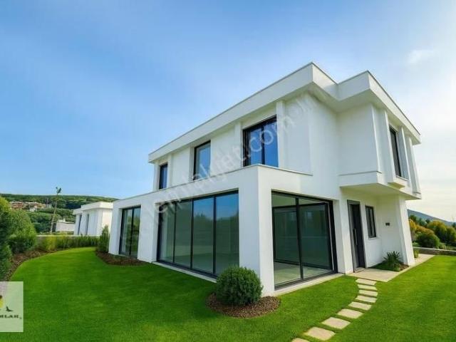 Foça Emlak'tan Ilıpınar Da 2+1 Geniş Bahçeli Modern Villa