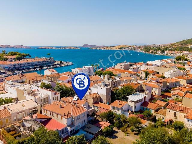 Foça Fevzipaşa Mah. Çarşı İçerisinde Satılık 2+1 Daire