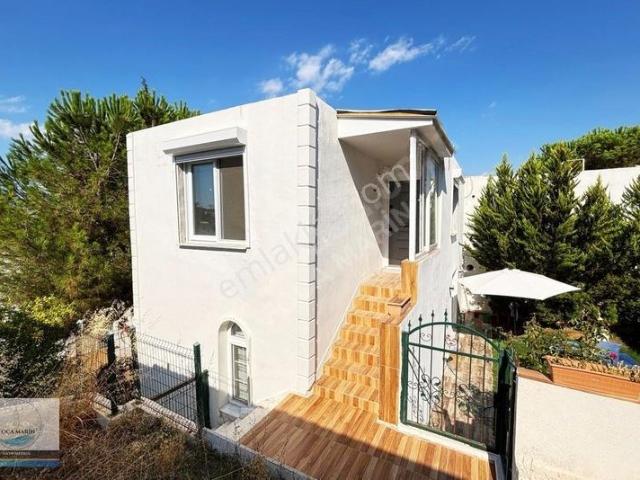 Foça Fotaş Tatil Sitesi'nde Geniş Verandalı 2+1 Daire