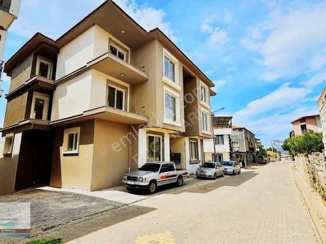 Foça Gerenköy' De Satılık Geniş 1+1 Daire