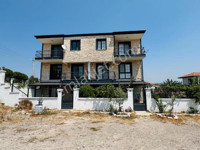 Foça Gerenköy'de Kiralık 4+2 Müstakil Bahçeli Villa