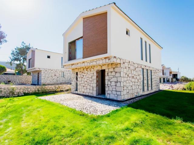 Foça Gerenköy'de Site İçerisinde Müstakil Yaşam!
