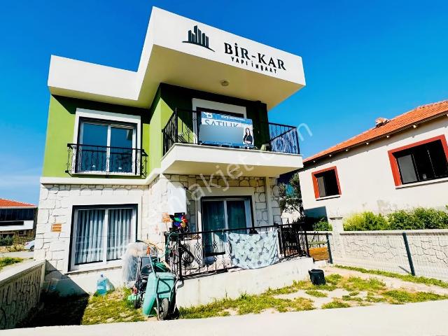 Foça Hacıveli Mah. Teraslı Satılık 2+1 Daire