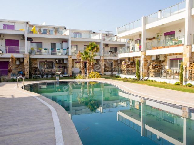 Foça Hacıveli Mah. Site İçerisinde Kiralık 4+1 Tripleks Villa