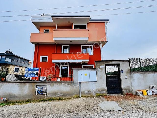 Foça Kazım Dirik Mah. Eşyasız Kiralık 3+1 Kapalı Mutfaklı Daire