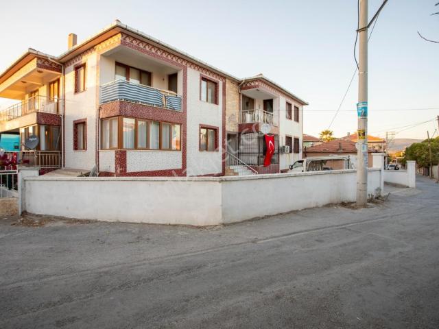 Foça Kazım Dirik Mah Kiralık 2+1 Bahçe Katı Daire Eşyasız