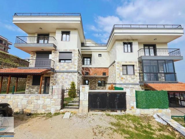 Foça Kazım Dirik Mh. Bahçeli Geniş Verandalı Dubleks 2+1 Daire