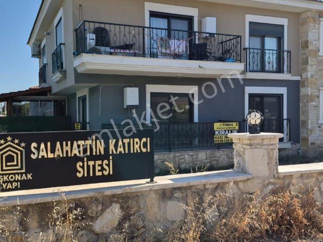 Foça Kazım Dirik De 2+1 Geniş Kiralık Daire