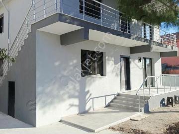 Foça Kazım Dirikte Müstakil Bahçeli Yeni Tadilatlı 2 Ev