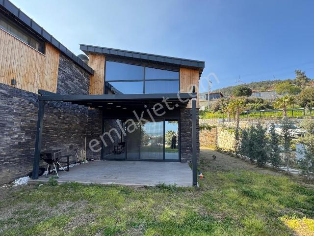 Foça Kozbeyli'de Eşyalı Kiralık Villa