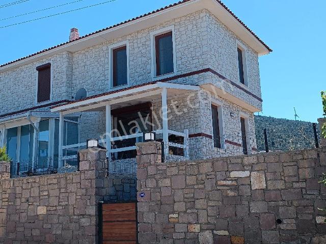Foça Kozbeyli'de Keyifli Bir Villa Sizi Bekliyor