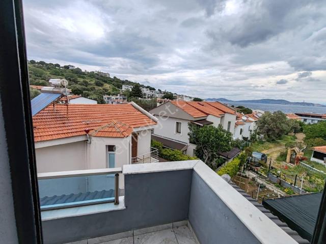 Foça Petra Koyu'nda Denize Yakın, Eşyalı, Satılık 3+1 Lüks Villa