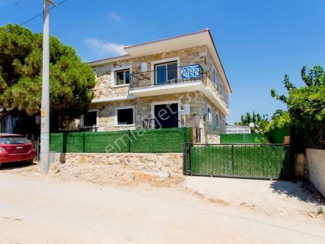 Foça Yenibağarası Mah. Satılık 2+1 Daire
