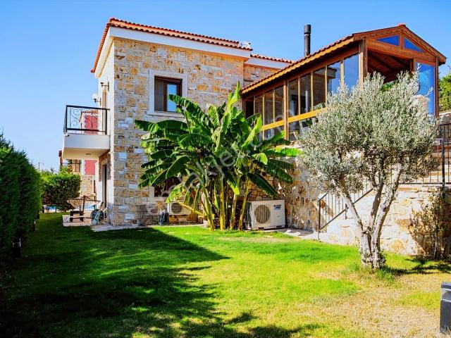 Foça Yenibağarası Mah. Satılık 4+1 Müstakil Villa