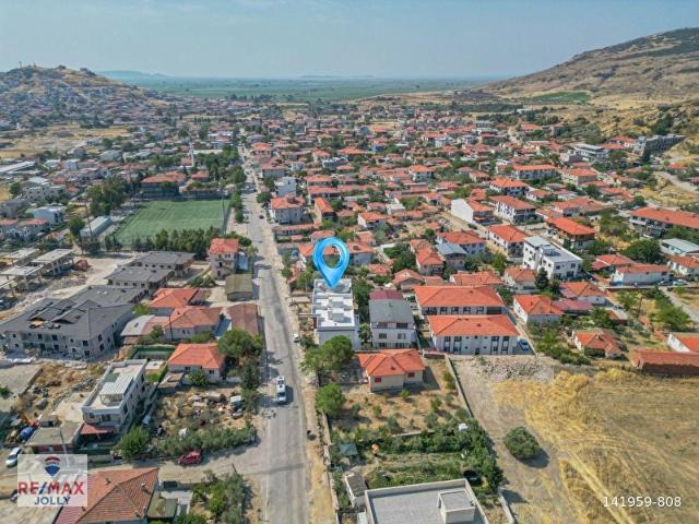 Foça Yenibağarası Mahallesinde Satılık 1+1 Daire!