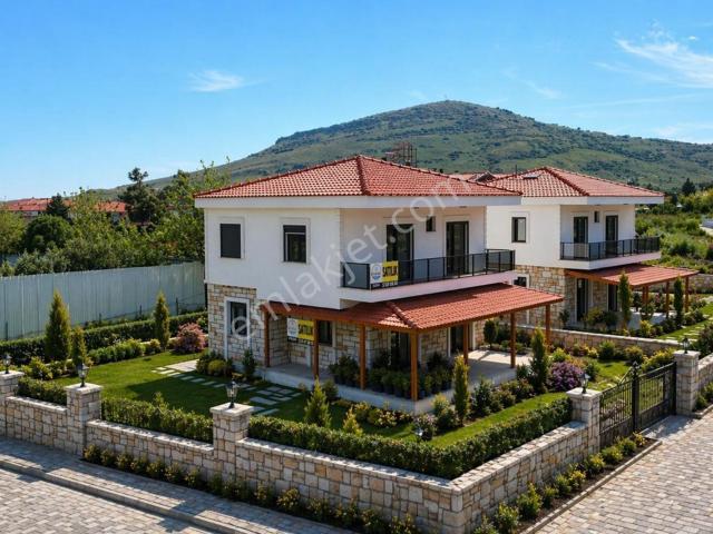 Foça yenibağarası Mh. Merkezi Konum müstakil Bahçeli 4+1 Villa