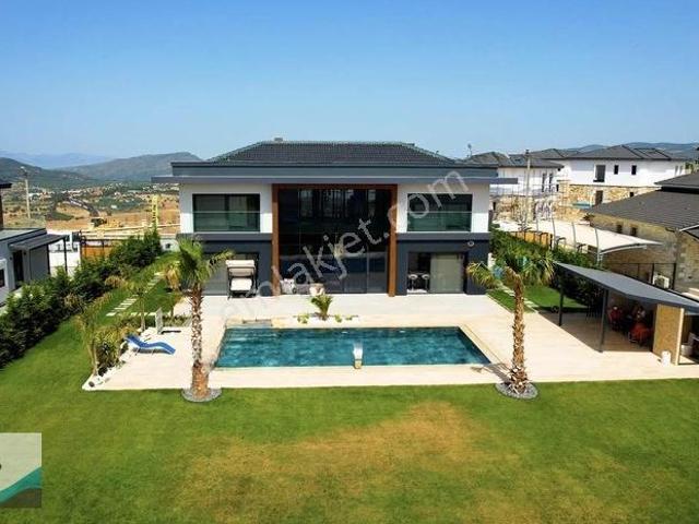 Foça'da 5+1 Akıllı Villa, Özel Havuz Ve Lüks Yaşam Alanı