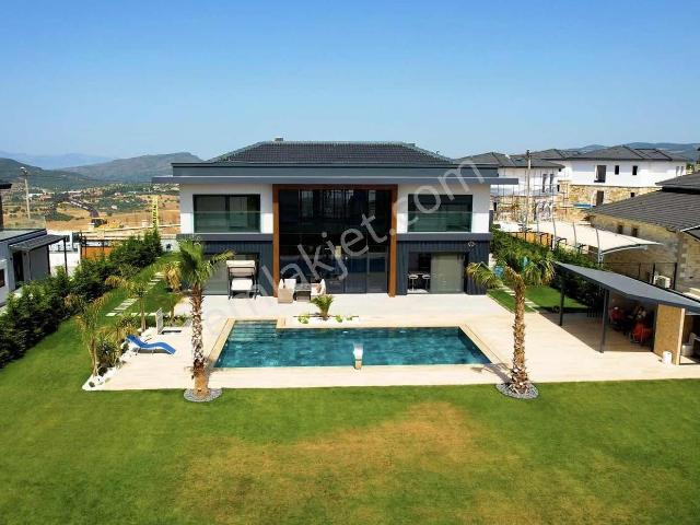 Foça'da 5+1 Akıllı Villa, Özel Havuz Ve Lüks Yaşam Alanı