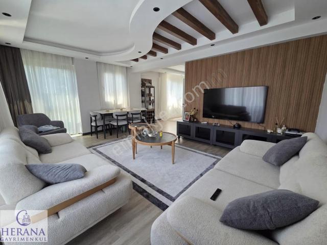 Foça'da Müstakil Girişli, 140m², 3+1 Satılık Daire