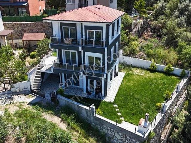Foçada Satılık Villa Denize Plaja 300 Mt Anayola 200 Mt