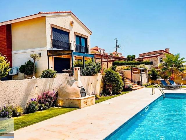 Foçaköy'de 3+1 Deniz Ve Doğa Manzaralı Akıllı Ev Sistemli Villa