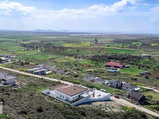 Foçaköy'de Deniz Manzaralı,Geniş Teraslı&Bahçeli Kiralık Villa
