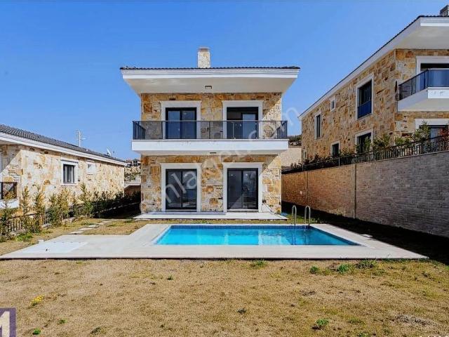 Foçaköyde Satılık Taş Villa
