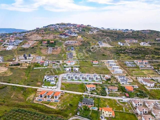 Foçaköyde Satılık Havuzlu Müstakil Villa