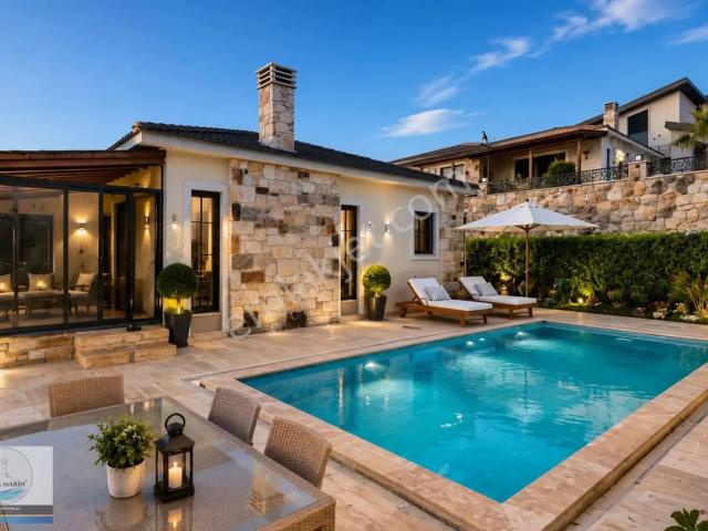 Foçaköy'de Tek Katlı Havuzlu 635 M2 Arsa İçerisinde Özel Villa