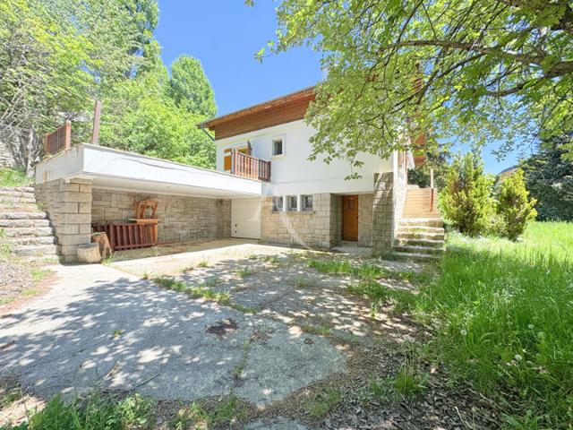 FONT ROMEU Propriété d'exception au coeur de la station: Chalet 12 pièces 288 m² hab. de caractère sur 2 221 m² de terrain constructible
