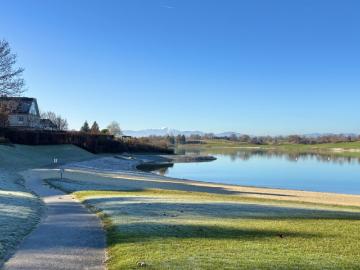 FONTANA | privaten Badesee | Villenviertel | Golfen, Tennis, Fine Dining u. V.m. I inkl. Garagenplatz
