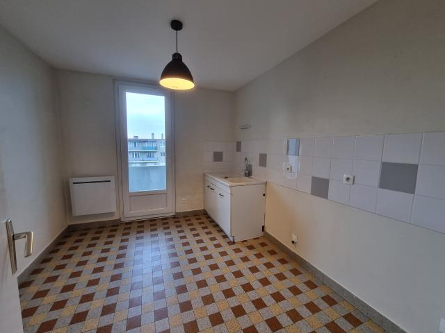 fontaine: 52 rue des alpes 3p+c de 55,49 m², superbe appartement entièrement refait à neuf dans secteur.