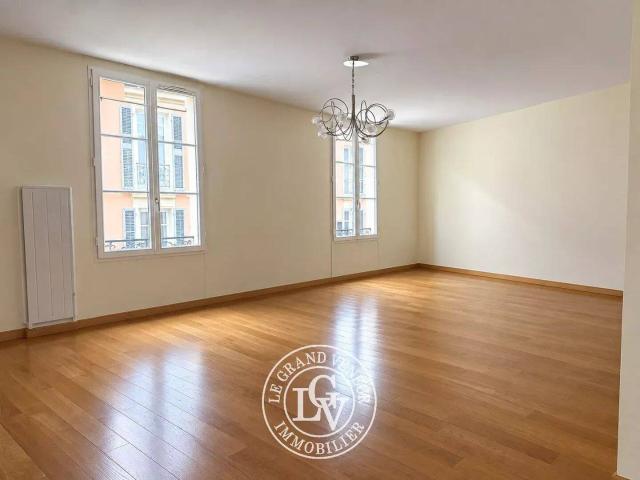 FONTAINEBLEAU – HYPER CENTRE – APPARTEMENT FAMILIAL DE 106 M² AV