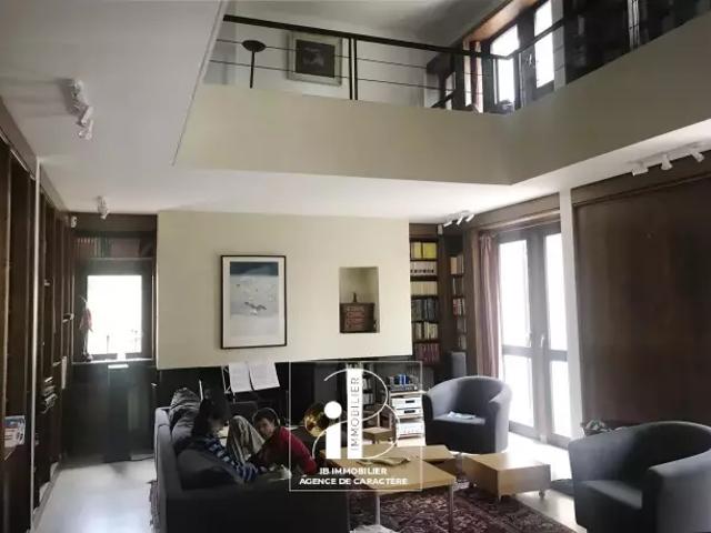 FONTAINEBLEAU PROVENCEAUX DISTRICT NEAR THE STATION AND ALL AMENITIES
