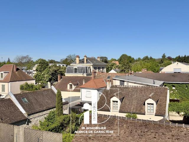 FONTAINEBLEAU RUE SAINT MERRY – Appartement T2 en duplex