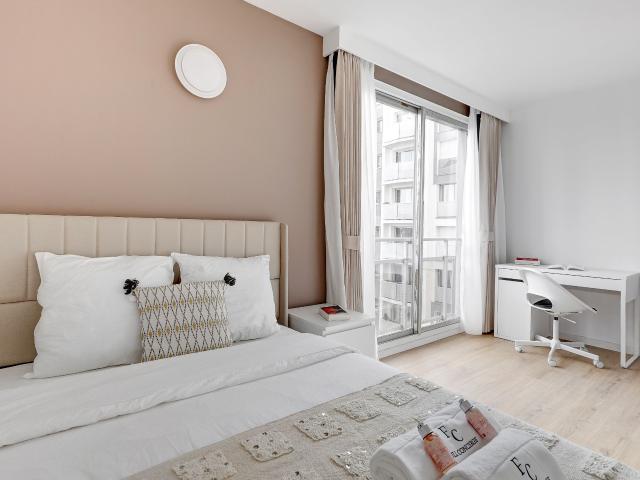 Fontainebleau Suite: View of the Eiffel Tower with balcony