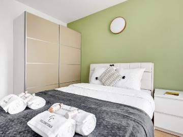 Fontainebleau Suite: View of the Eiffel Tower with balcony, Paris Amsterdam Apartments for Rent