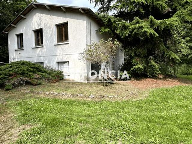 FONTENAY LE VICOMTE Maison individuelle sur 8000m2 de terrain