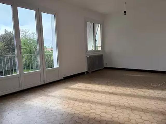 Fontenay le Comte 85200 Achat / Vente appartement 4 pièces t4 au dernier étage cave