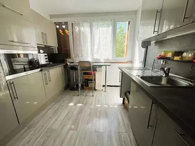 Fontenay le Fleury 78330 Achat / Vente appartement 4 pièces t4 au dernier étage piscine