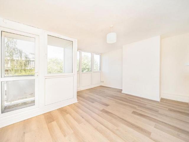 Fontley Way, London SW15 3 bed flat to rent £2,300 pcm £531 pw