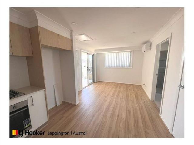 FONZI FLAT WITH SINGLE GARAGE | MOVE RIGHT IN