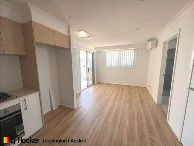 FONZI FLAT WITH SINGLE GARAGE | MOVE RIGHT IN