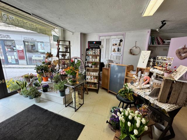 Fond de commerce fleuriste et décoration à vendre à Eymoutiers